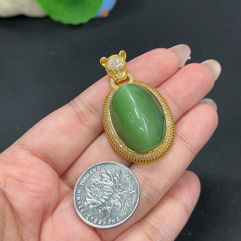 Hetian Jade Jasper Inlaid Pendant, Total Weight Approx. 14.4g, 18k Gold with Colorless Diamond Accents