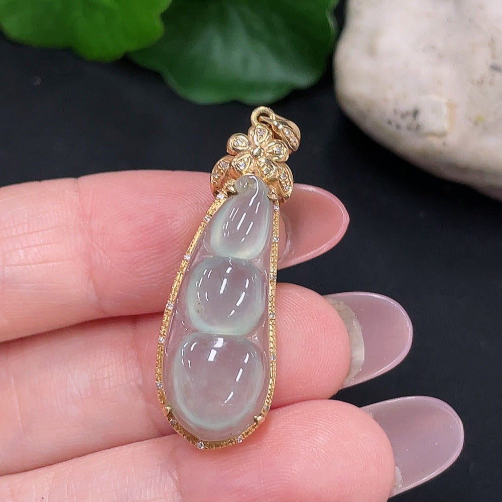 Jadeite Lucky Bean Pendant, 18K Gold, Total Weight Approx. 3.7g (with Diamond Accents)