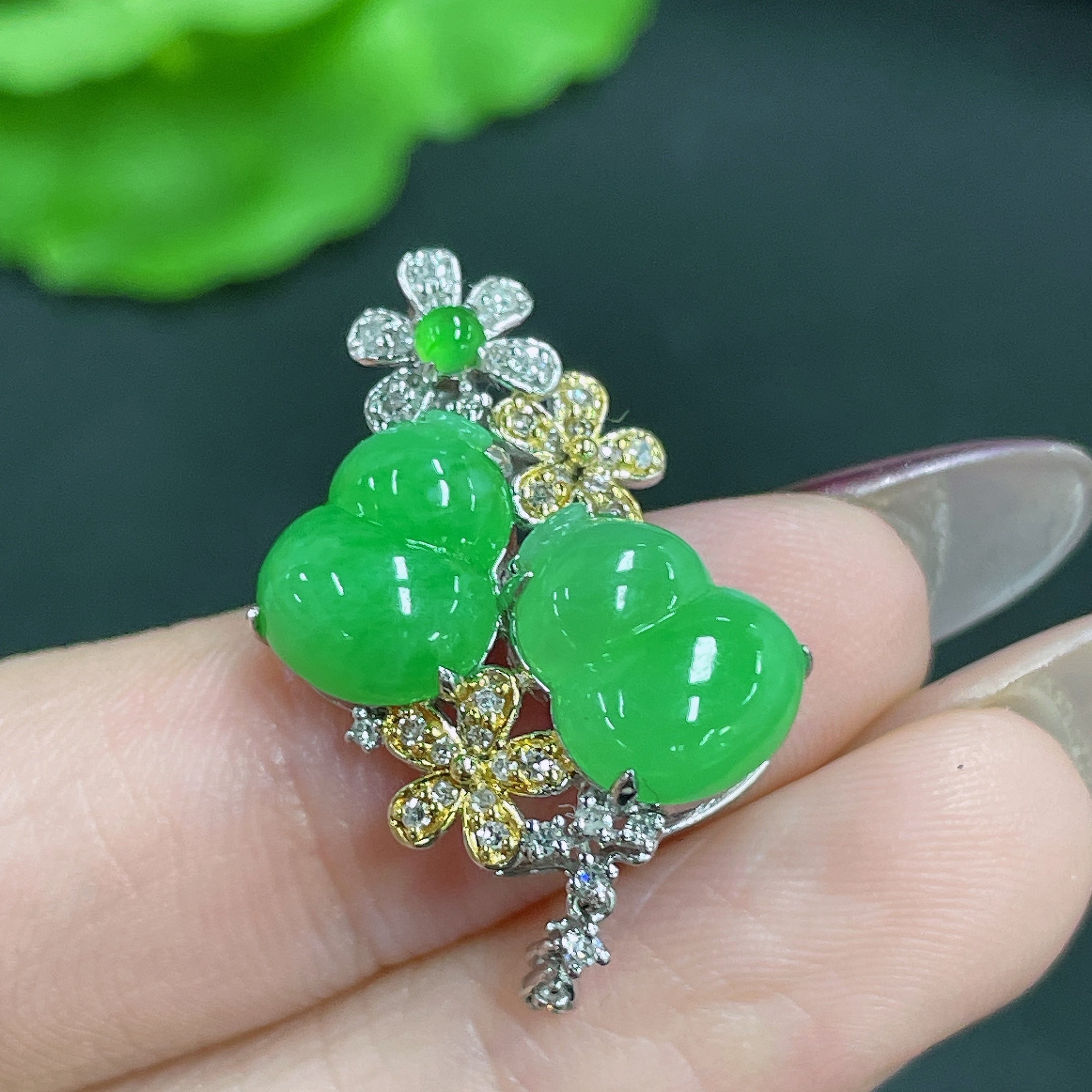 Jadeite Pendant 18k Gold Inlaid with Diamonds Total Weight Approx. 3.44g