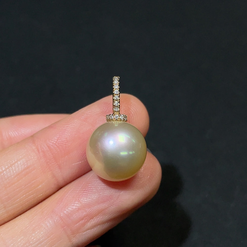 Seawater pearl pendant with diamonds in 18K gold, approximately 12.4mm size, accented with diamonds, crafted by HKHQ.