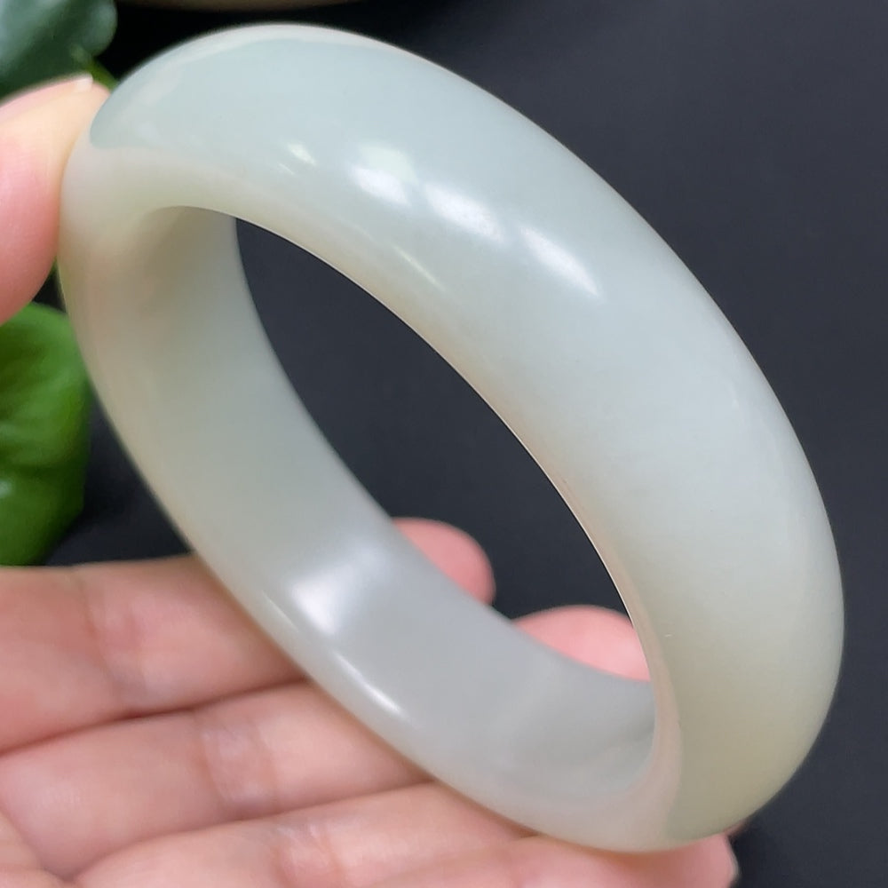 Hetian Jade Round Bracelet, Color Origin Undetermined