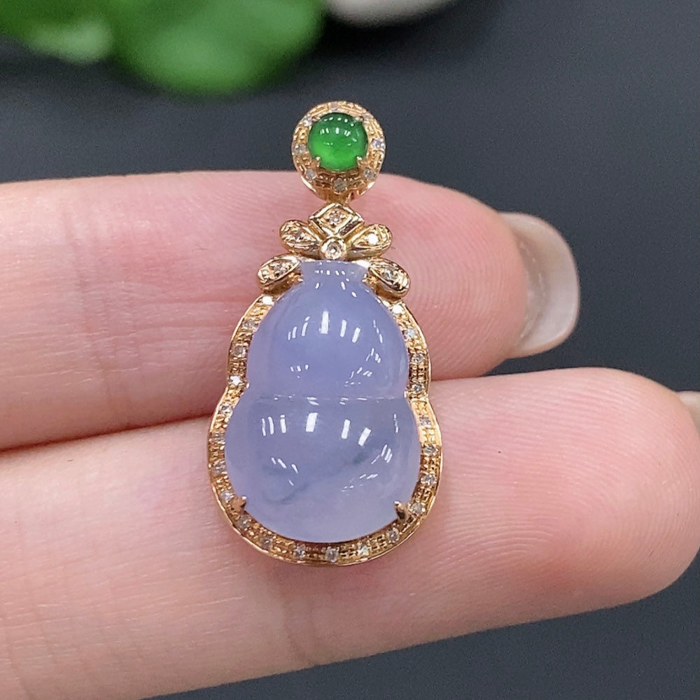 Jadeite Gourd Pendant with 18K Gold, Total Weight 2.54g