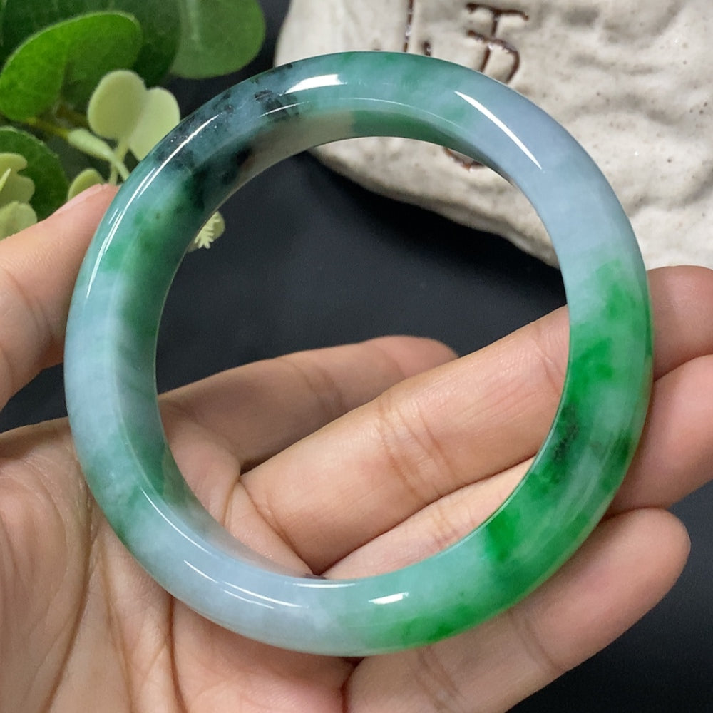Jadeite Round Bangle 53.8 Loop Size