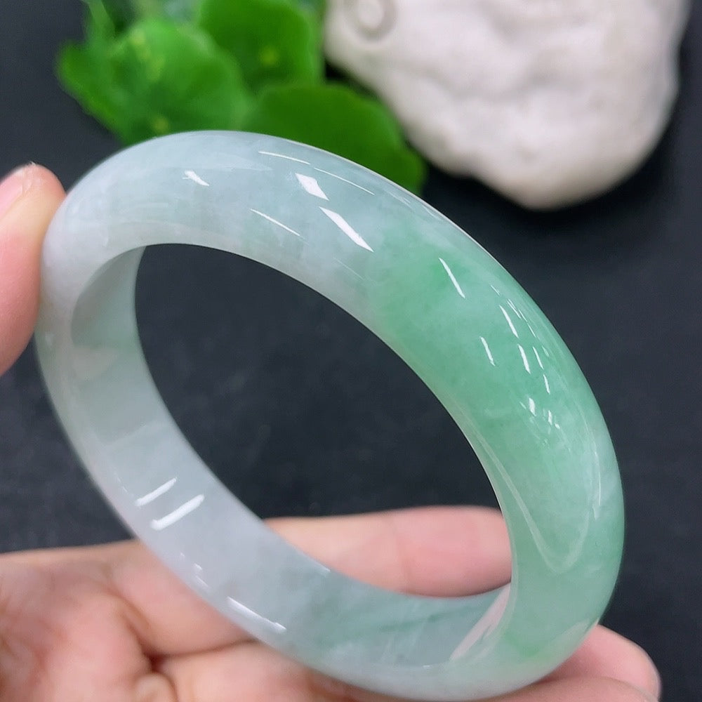 Jadeite round bracelet with 55.2mm diameter, HKHQ brand, featuring smooth polished jade stones, weighing approximately 56.52g.