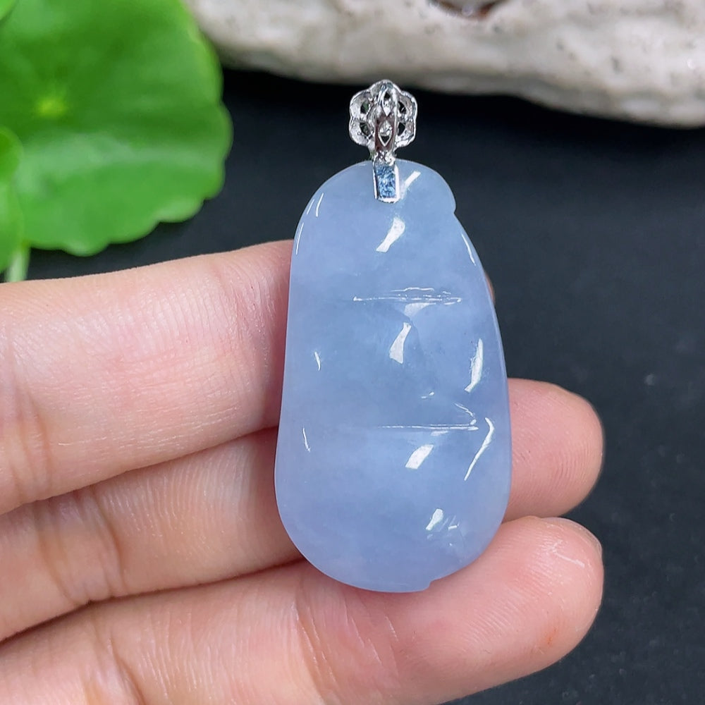 Jadeite Lucky Bean Pendant 18k