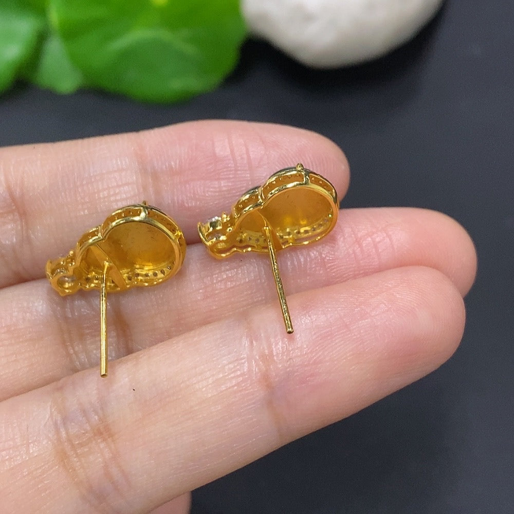 Jadeite gourd inlaid earrings 18K gold total weight approx. 3.4g (only the smallest accent stones are diamonds)