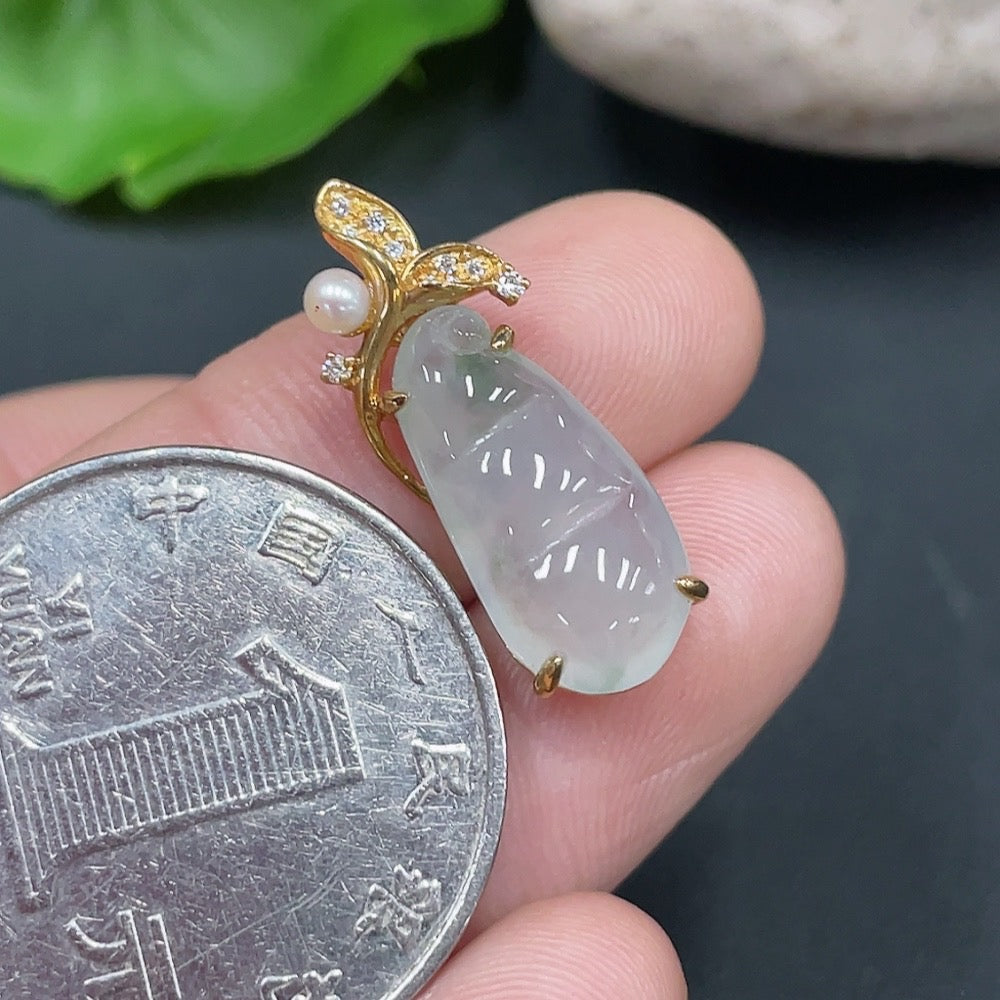 Jadeite Lucky Bean Pendant with 18K Gold Setting, Total Weight Approx. 1.96g, Non-Grade A Accompanying Beads
