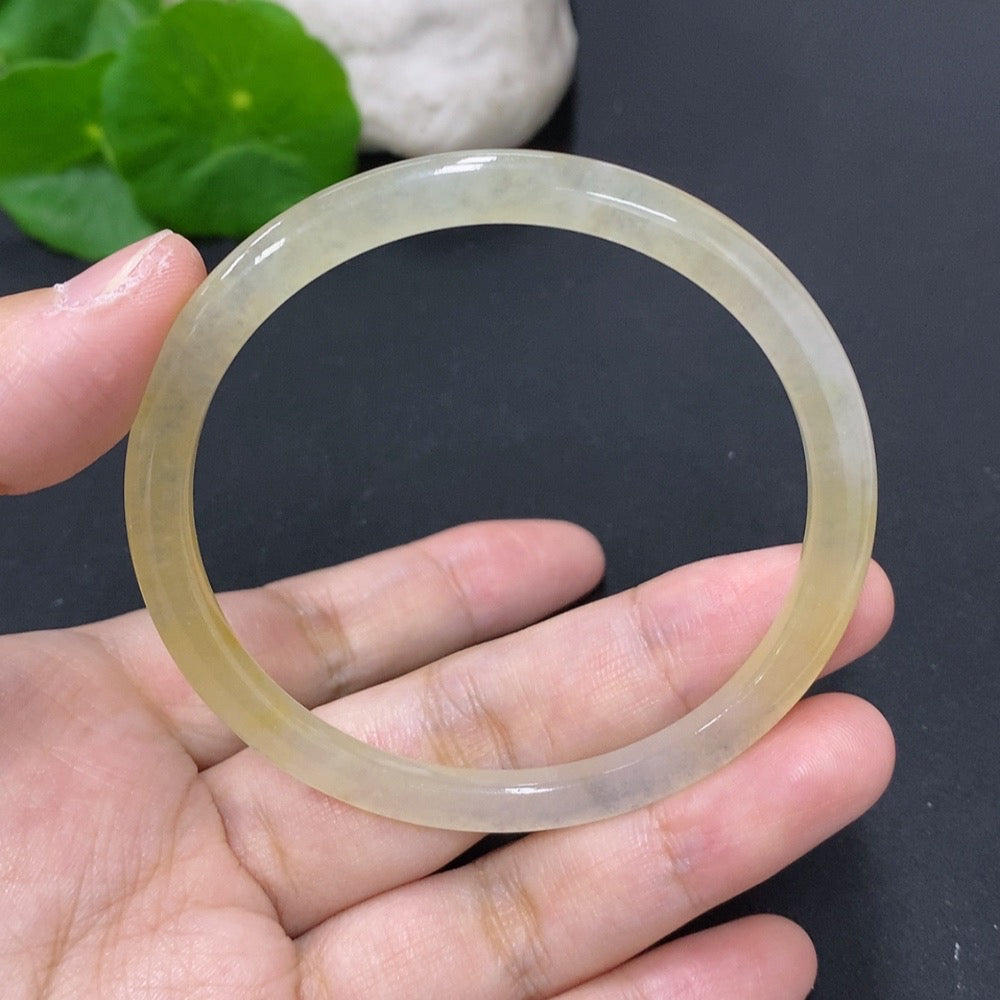HKHQ jadeite round bracelet with smooth, polished green jade beads, size 57.5mm, weighing approximately 15.3g, natural color variation.