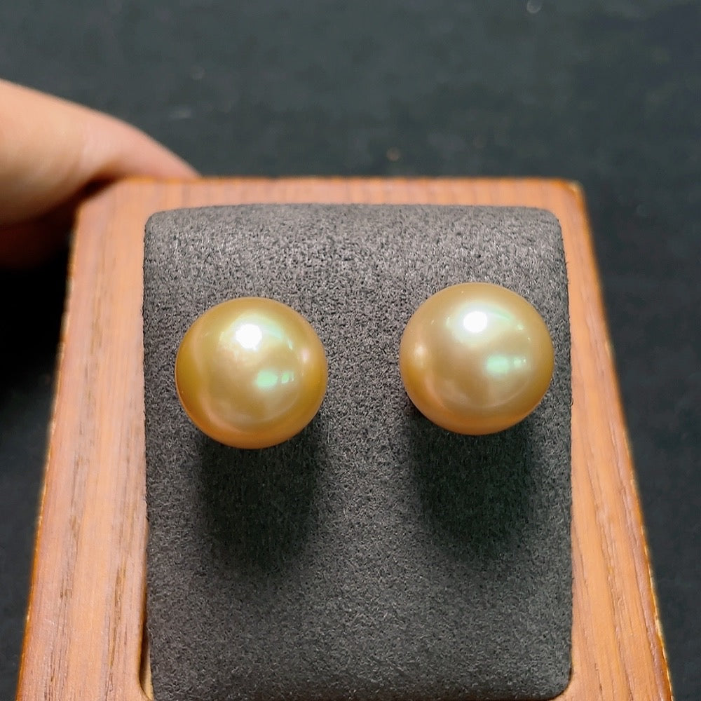 Seawater Pearl Earrings 18k Gold Color Origin Undetermined Total Weight Approx. 4.9g Size About 10.1mm