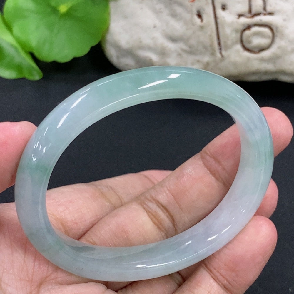 HKHQ Jadeite Concubine Bracelet with adjustable size, weighing approximately 32.7g, featuring smooth jadeite beads.