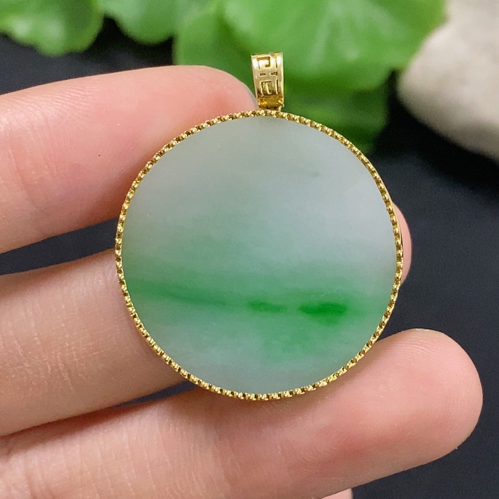 Jadeite Plain Pendant Pendant in 18k Gold