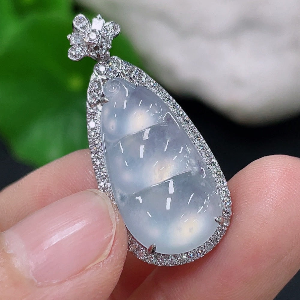 Jadeite Lucky Bean Pendant with 18K Gold and Diamond Accents, Total Weight Approximately 2.94g
