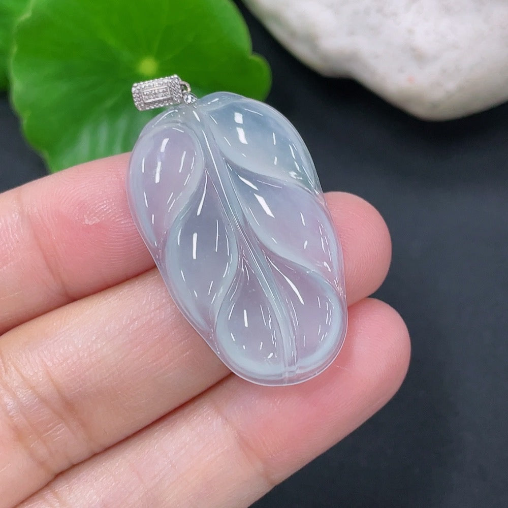 Jadeite leaf pendant from HKHQ, 18k non-diamond jewelry, featuring a detailed green jade leaf design, weighing approximately 4 grams.