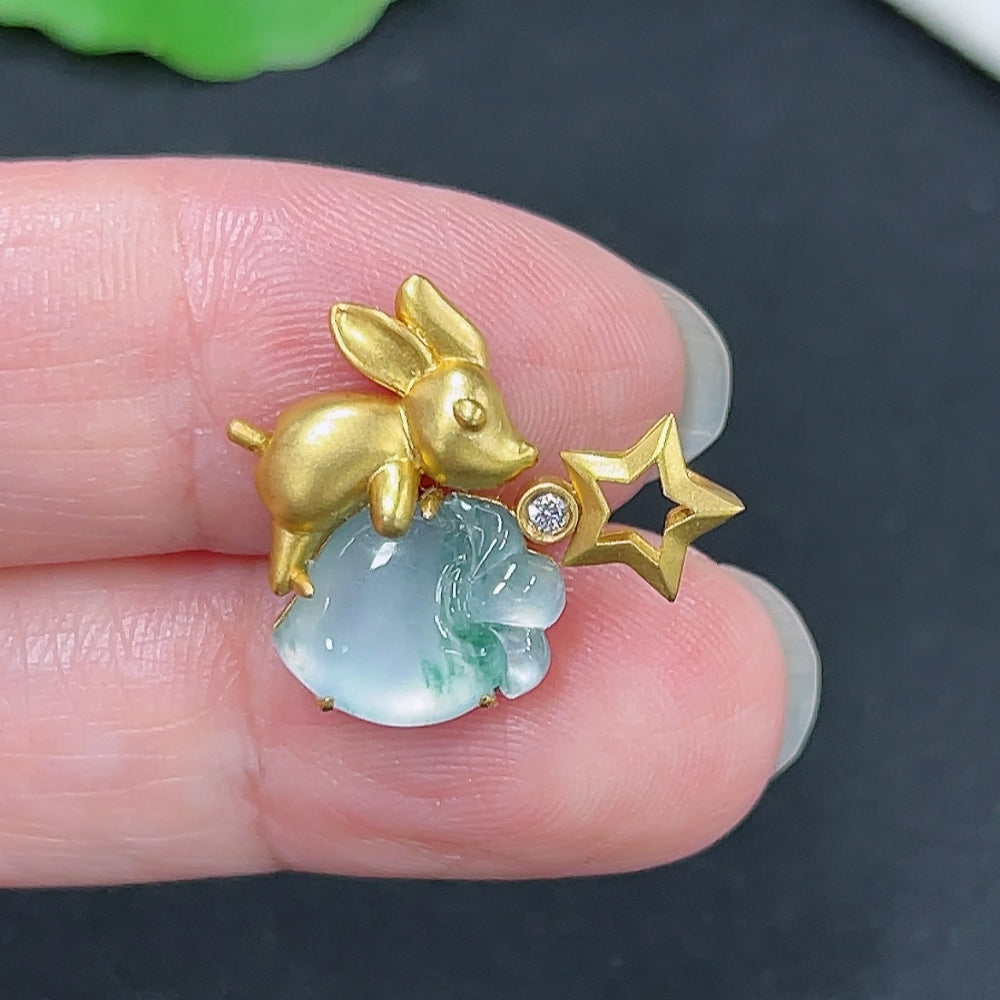 Jadeite inlaid pendant with 18K gold setting, featuring a smooth green jade stone, weight approximately 2g, by HKHQ.