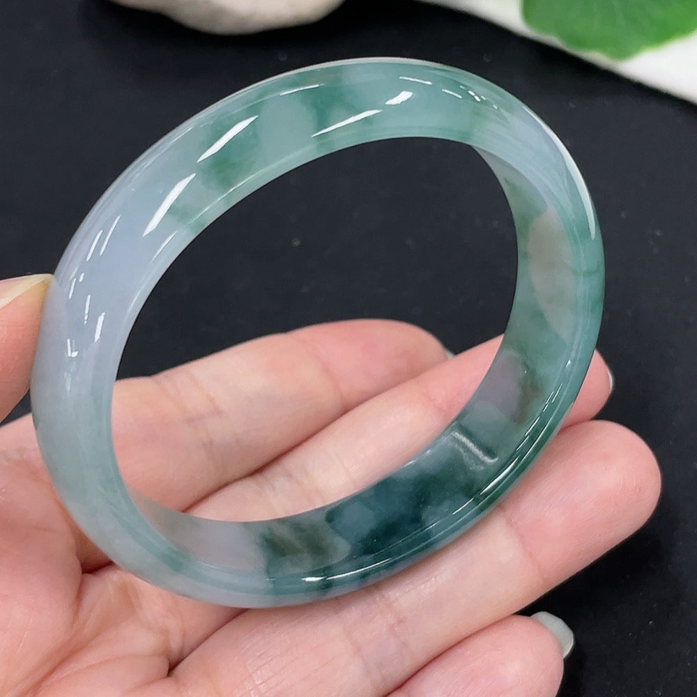 Jadeite Concubine bracelet by HKHQ with 52/46.8 size, crafted from green jade, weighing approximately 37.6g, detailed close-up image.