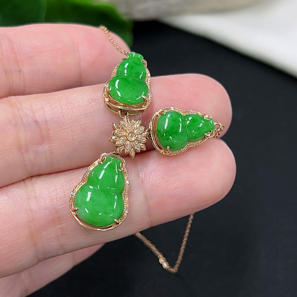 Jadeite and Diamond Necklace in 18K Gold, Total Weight Approx. 4g