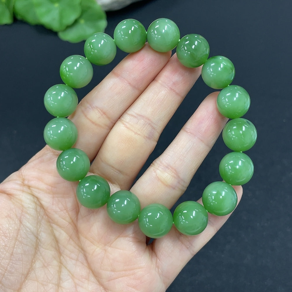 HKHQ Hetian Jade Jasper bracelet with 11.6mm beads, showcasing smooth, polished jade stones in a stylish jewelry design.