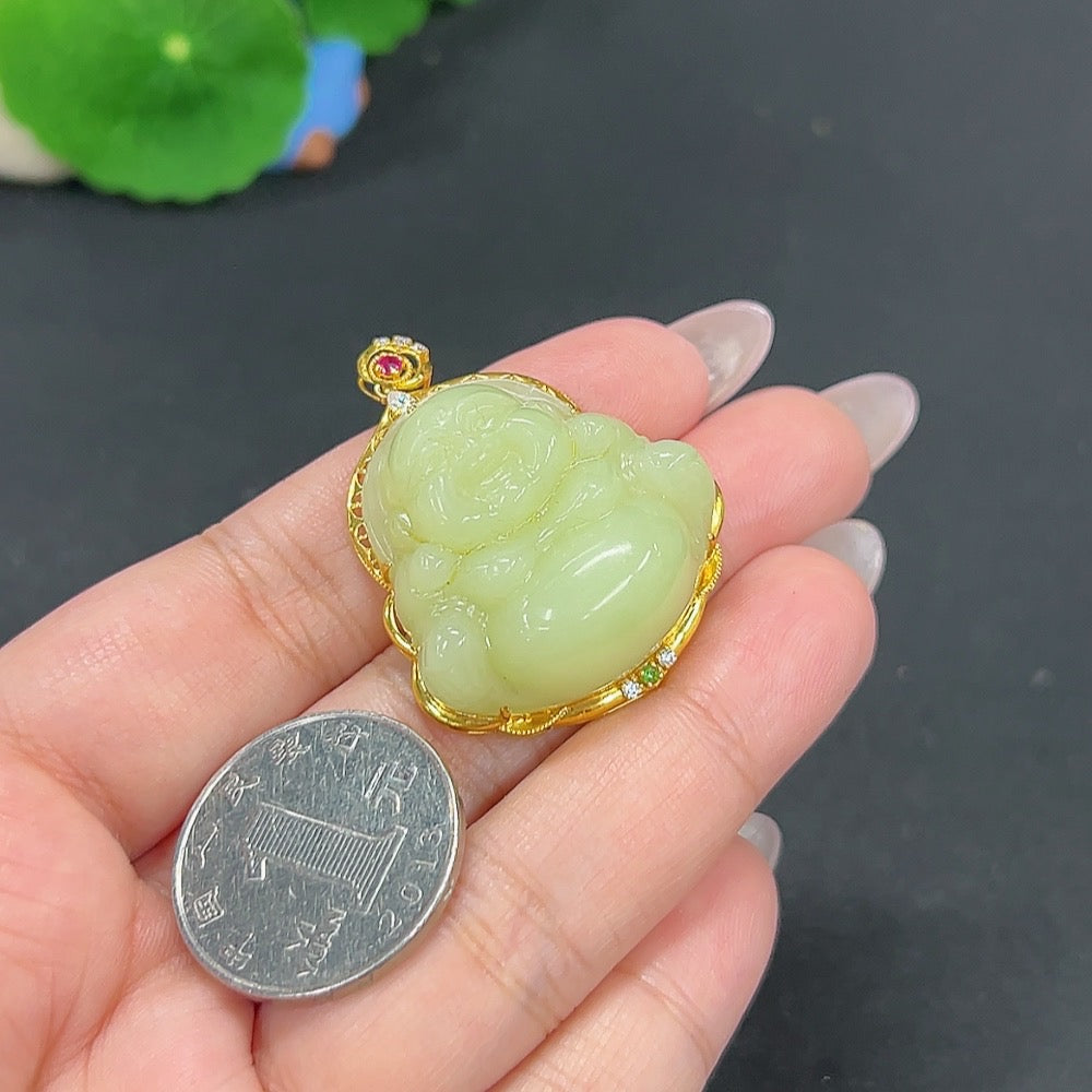 Hetian jade inlaid pendant with Buddha design, weighing approximately 16g, featuring 18k gold non-diamond setting.