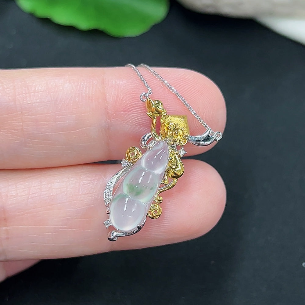 Jadeite Pendant Set in 18K Gold (with Diamond Accents) (Including Chain Weight)