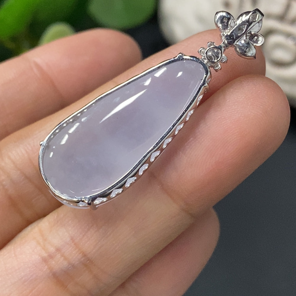 Jadeite Bean Inlay Pendant 18K Gold Inlay Approx. 5.5g
