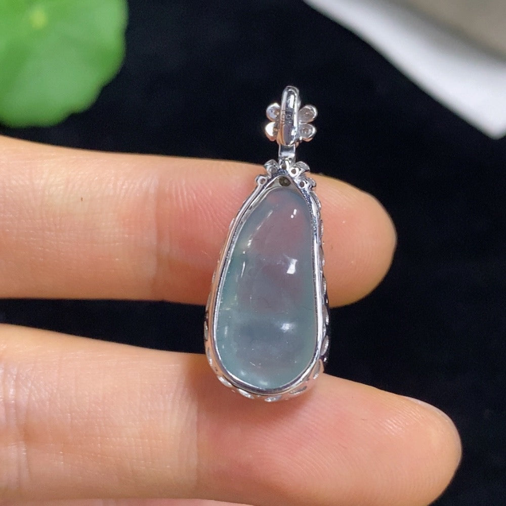 Jadeite Lucky Bean Pendant with 18K Gold and Diamond Accents, Total Weight Approximately 3.58g