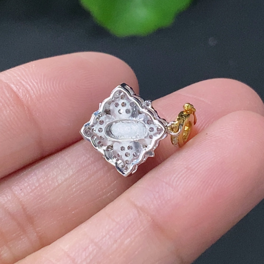 Jadeite Cabochon Pendant with 18K Gold Setting, Total Weight Approx. 1.3g