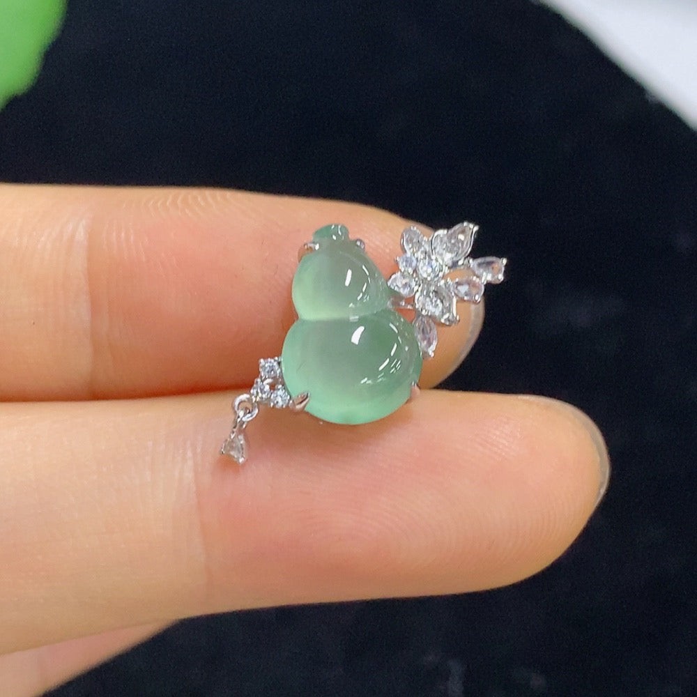 Jadeite Gourd Inlaid Pendant 18k with Diamond Accent Total Weight Approximately 1.36g