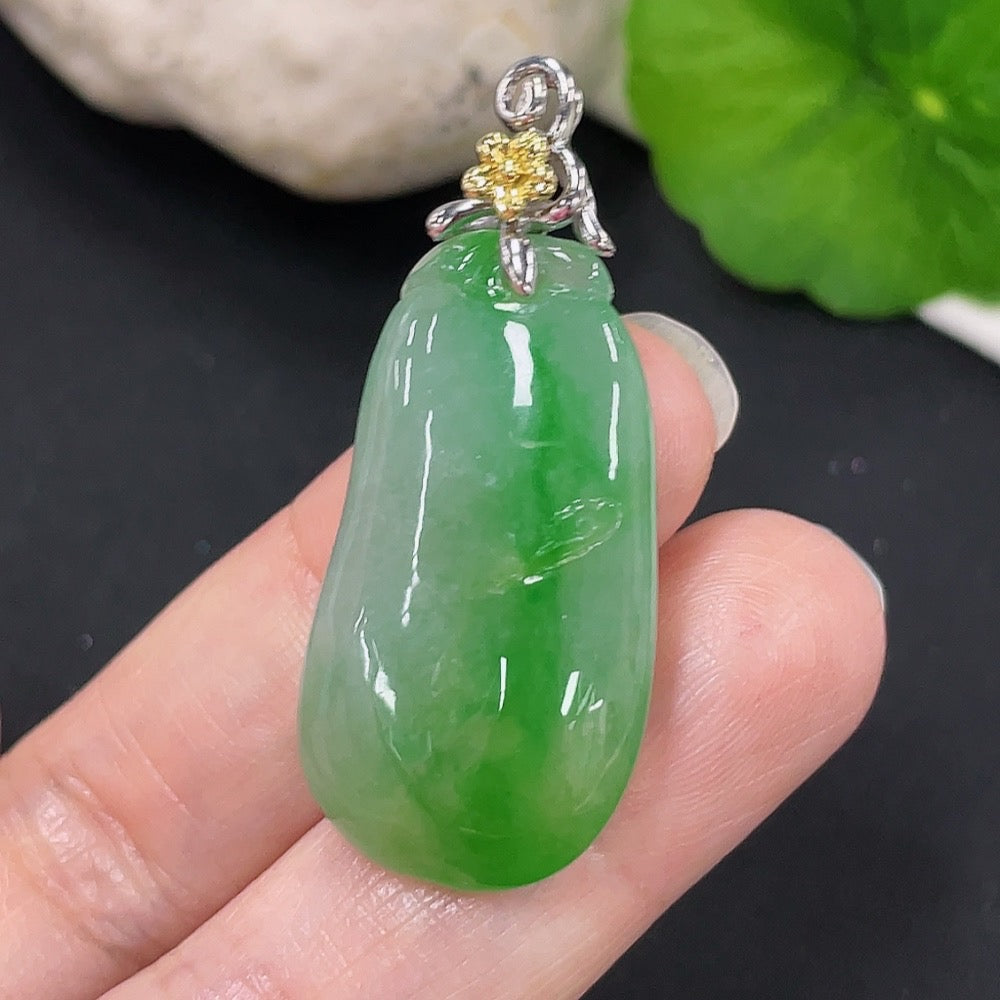 Jadeite Fuwa Pendant with 18K Gold, Total Weight Approximately 9.5g