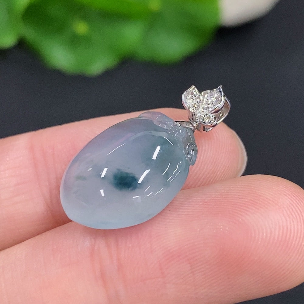 Jadeite Peach Pendant with 18K Gold Clasp, Total Weight Approximately 3.5g