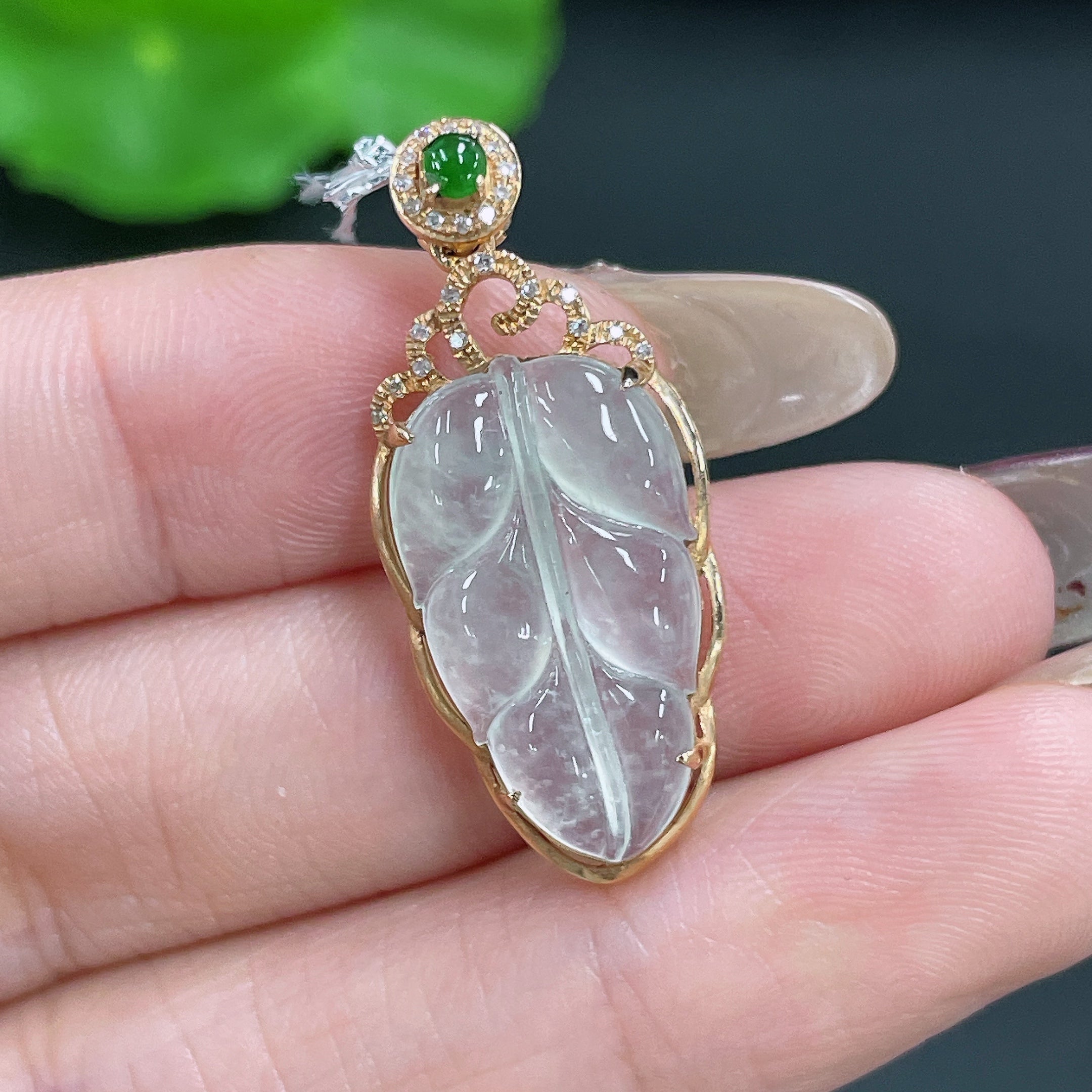 Jadeite Pendant Leaf 18k Gold Inlaid with Diamonds Total Weight Approx. 2.58g