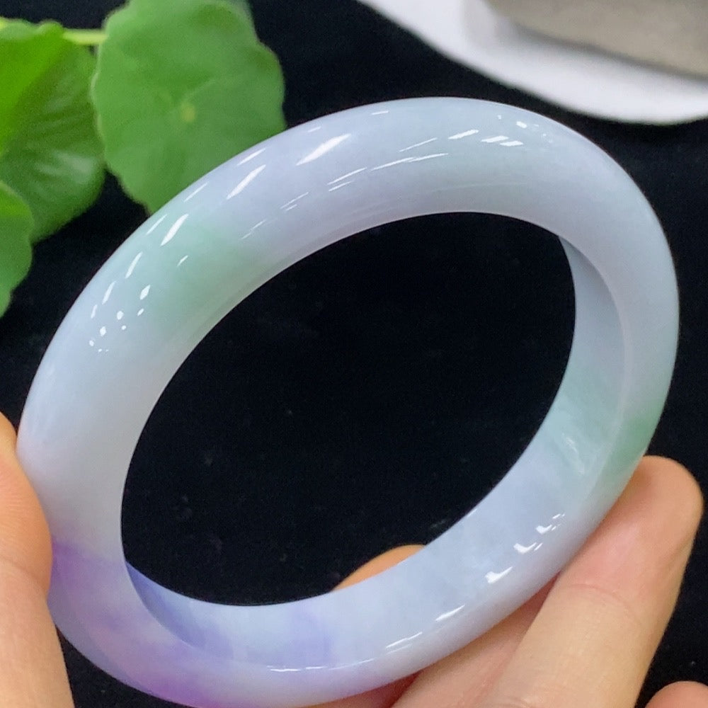 HKHQ jadeite bangle, size 59.3, weighing approximately 70.2g, showcasing smooth green jade with polished finish.