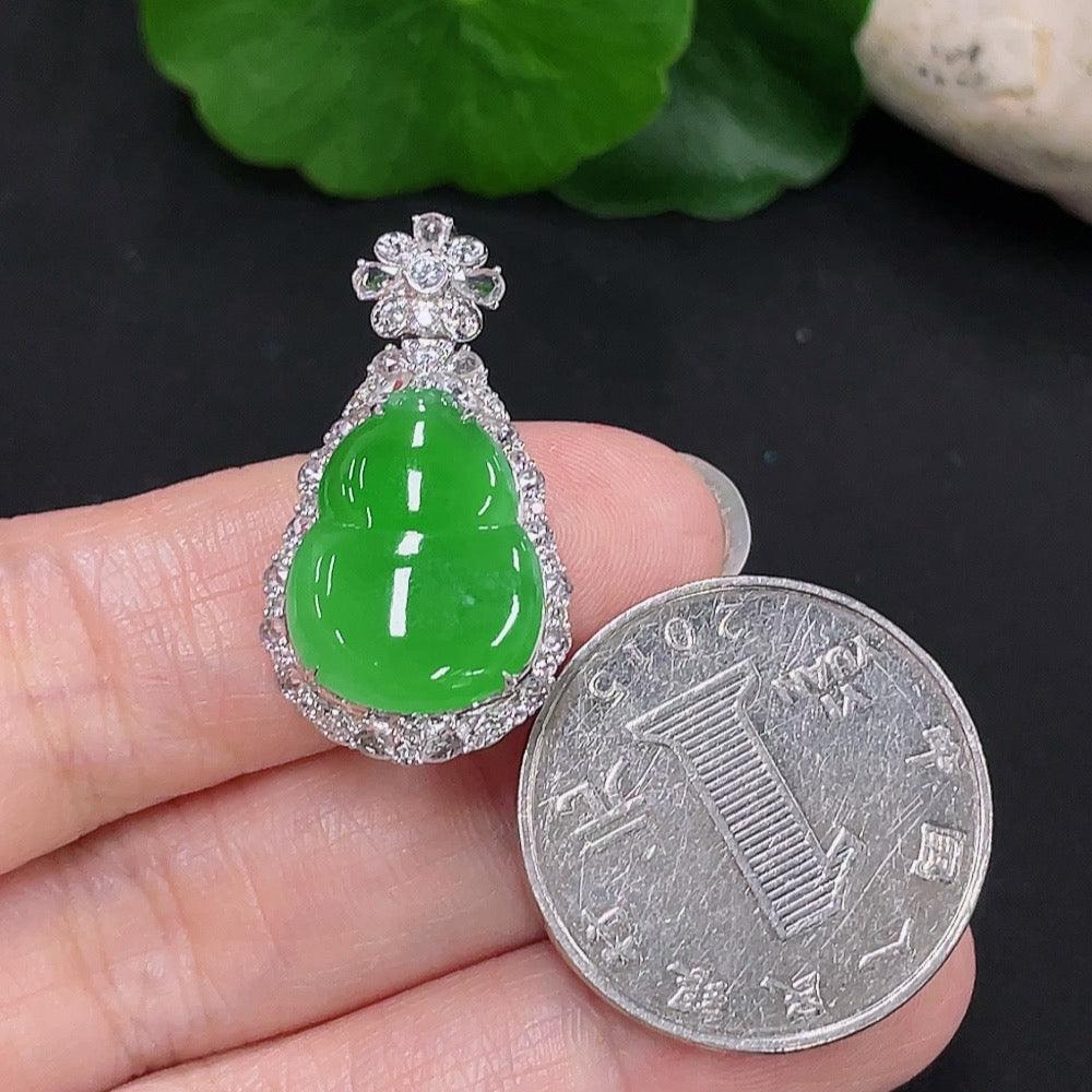 Jadeite Inlaid Gourd Pendant 18k Non-Diamond Total Weight Approx. 5.38g