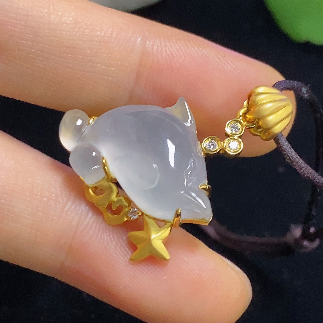 Jadeite inlaid pendant with 18K gold and diamonds, featuring a rope design, weight approximately 7.1g, by HKHQ.
