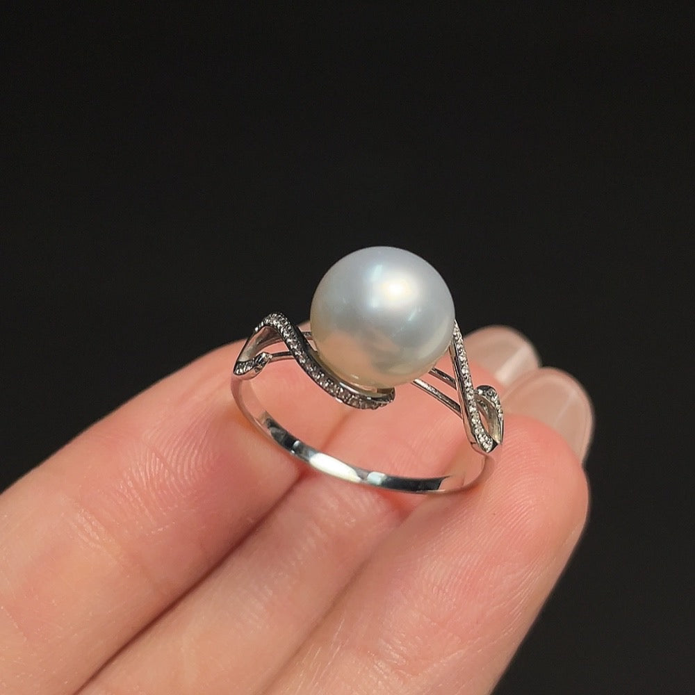 HKHQ Seawater Pearl Set Ring in 18k gold, size 17, featuring approximately 9.5mm pearls with a total weight of 2.88g.