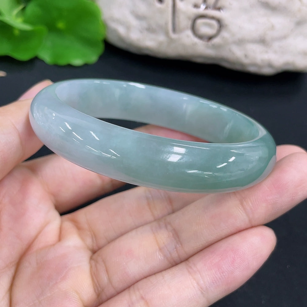 Jadeite Noble Consort bracelet by HKHQ, featuring polished jadeite beads, weight 41.1g, size 55.5/49, on a neutral background.
