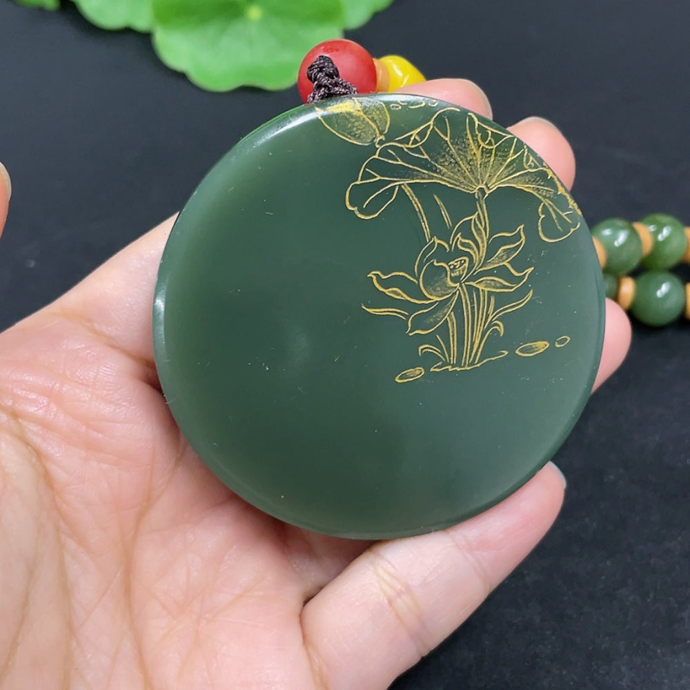 Hong Kong HKHQ Hetian Jade Avalokitesvara pendant with matching beads, weighs 157.4g including chain, crafted from high-quality jade.