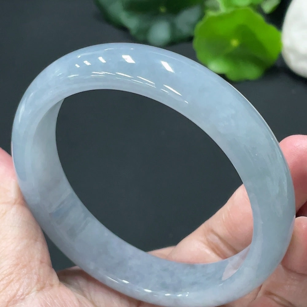 Huiliu Certified Jadeite round bangle from HKHQ, smooth polished jade jewelry, featuring a glossy green finish and elegant circular design.