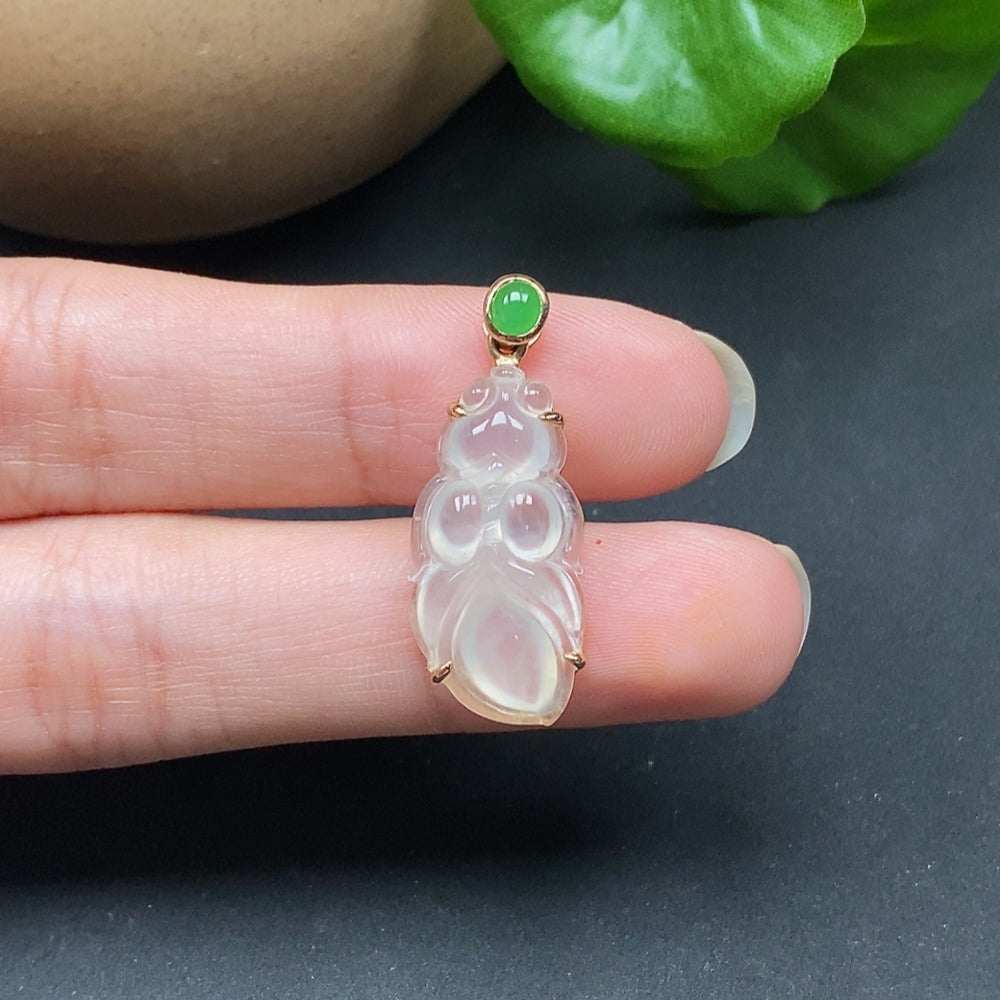 Jadeite inlaid bee pendant on an 18K necklace, featuring detailed craftsmanship and natural green jadeite in a jewelry display image.