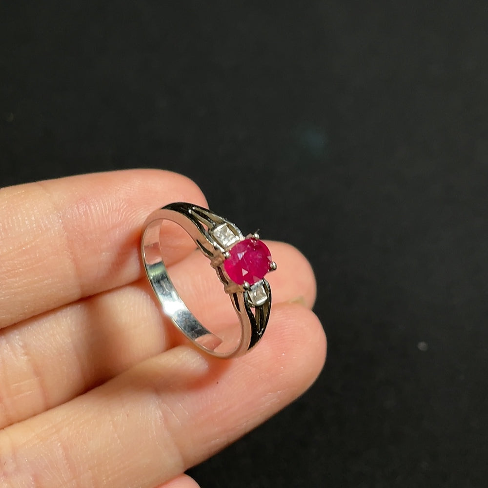14k gold Ruby ring with non-diamond gemstone, size 13, weighing approximately 2.49g, featuring a classic design by HKHQ.