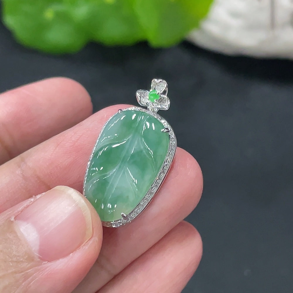 Jadeite Leaf Inlaid Pendant 18k Gold Inlaid Approx. 2.72g