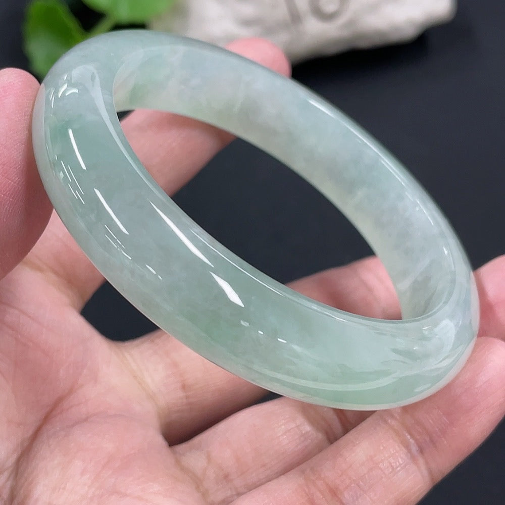Jadeite round bracelet size 56.5mm total weight approx. 61.61g