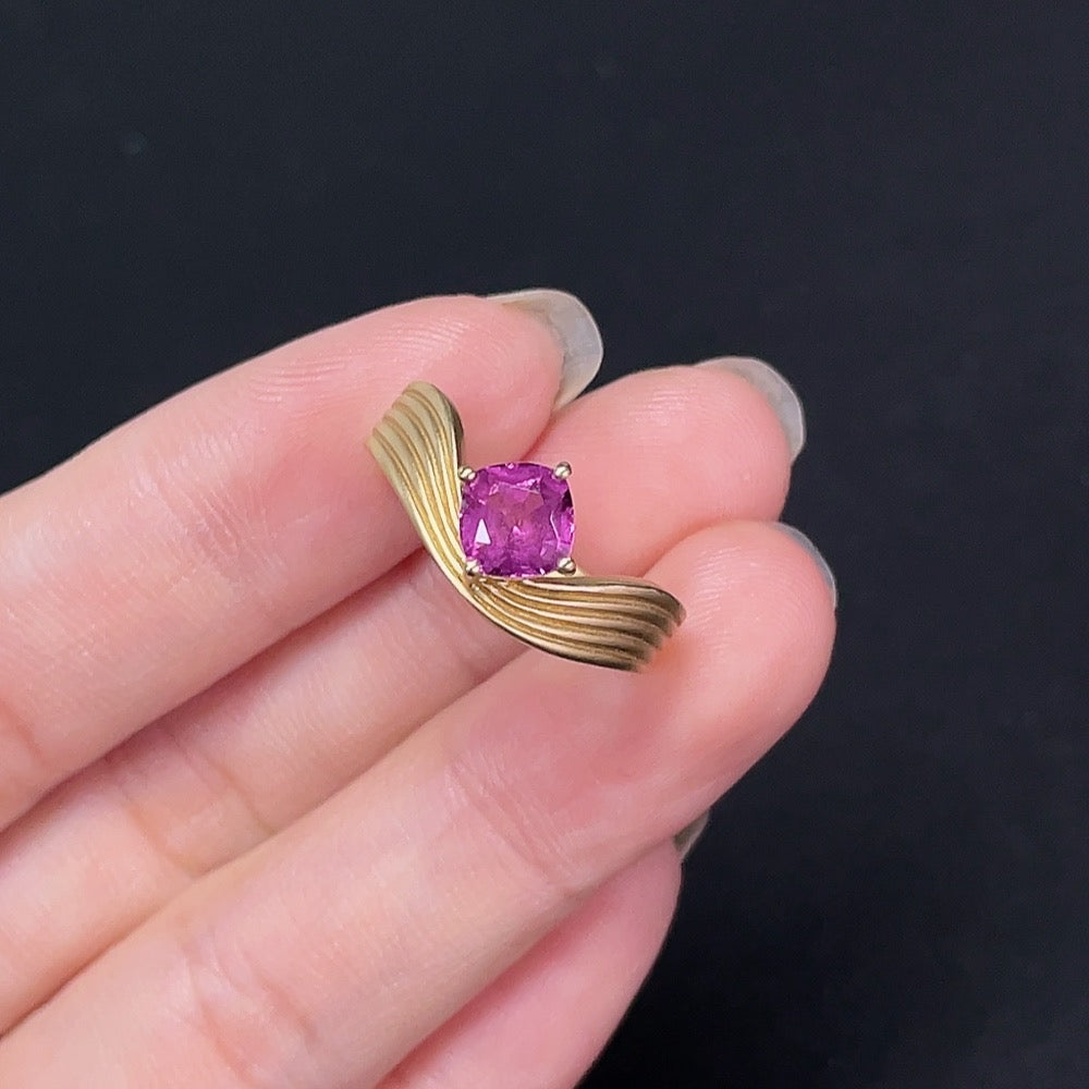 Garnet Inlaid Ring 18k Gold Size 16 Total Weight Approx. 3.39g
