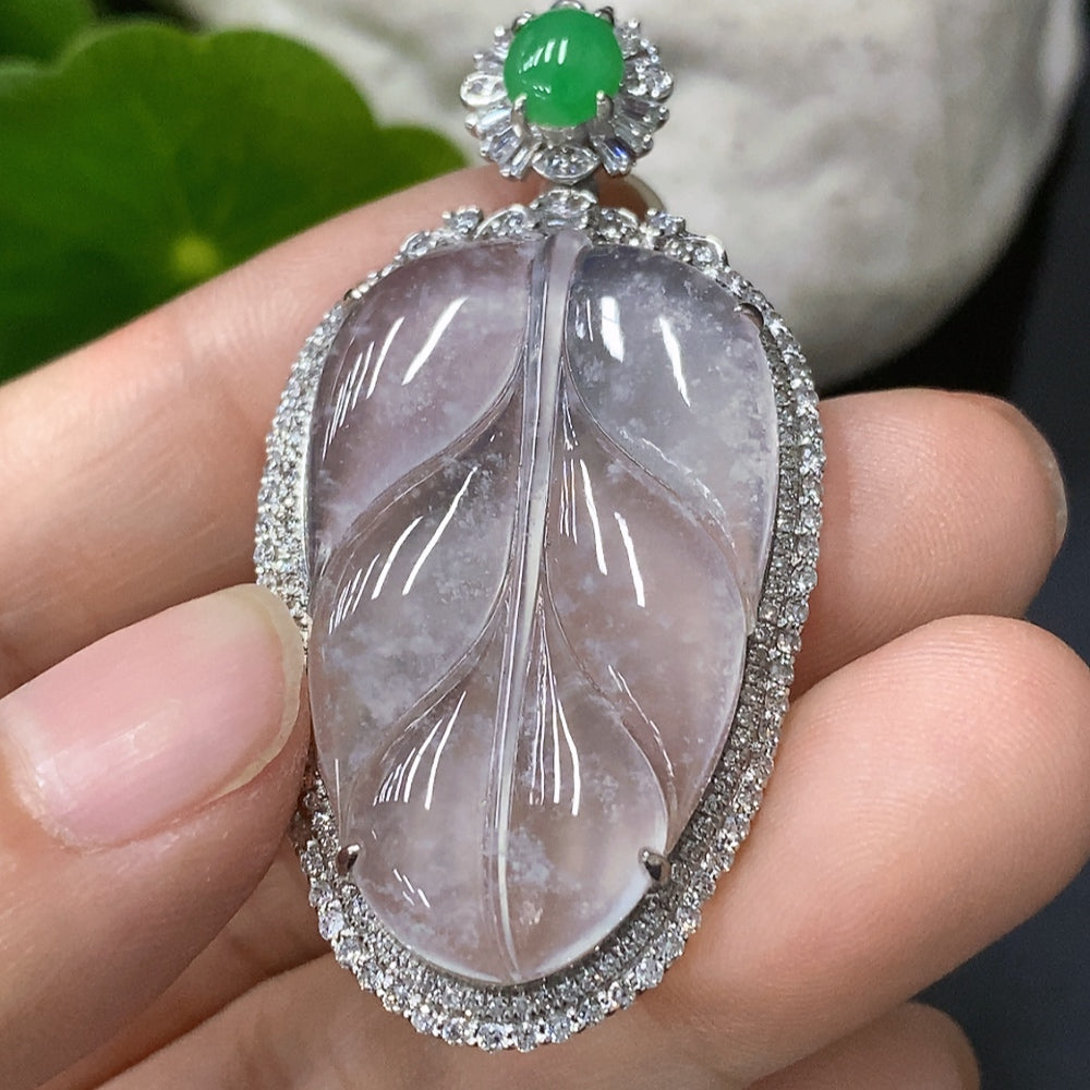 Jadeite Leaf Pendant with 18K Gold Inlay, Approximately 8.1g