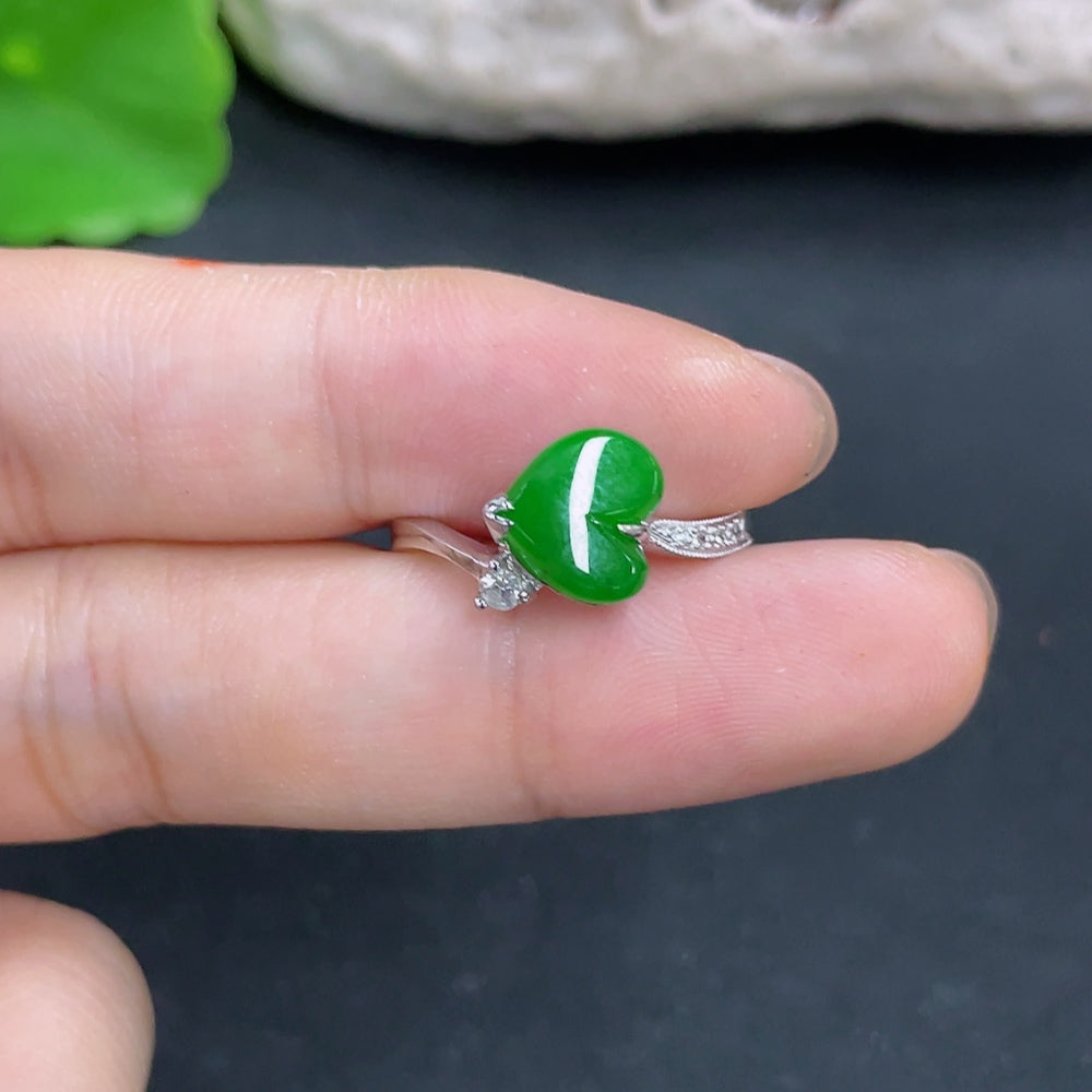 Jadeite Ring 18K Gold with Diamond Side Stones