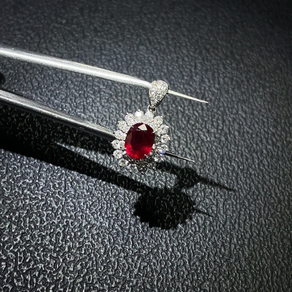Ruby Pendant Set in 18K Gold, Total Weight Approx. 1.70g, Marked R1.04ct, with GRS Certificate: Unheated, Origin: Mozambique, Secondary Note: Pigeon Blood Red