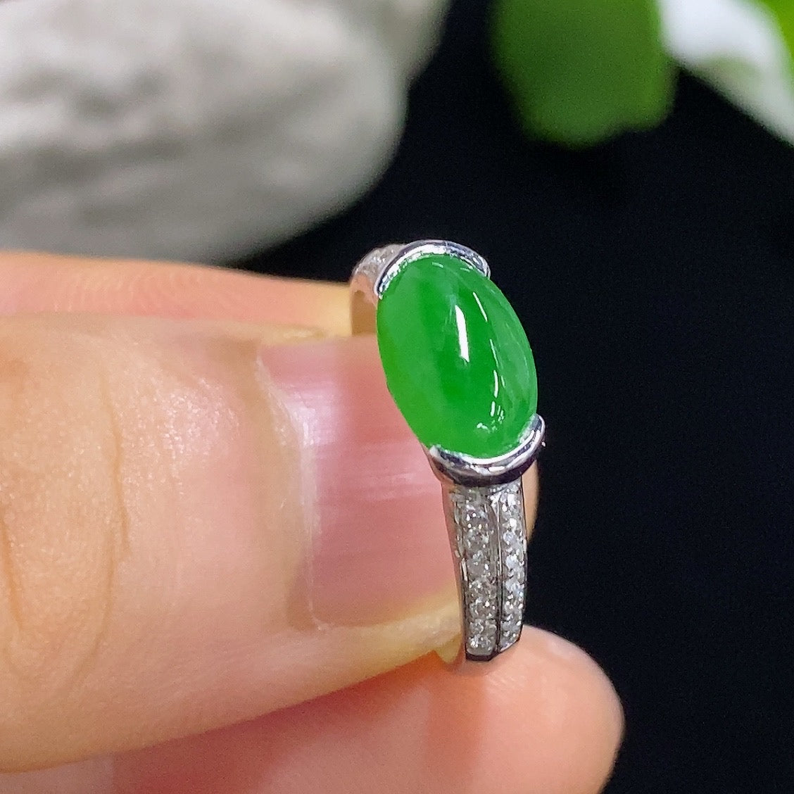 Jadeite Cabochon Inlaid Ring 18K with Diamond Accents