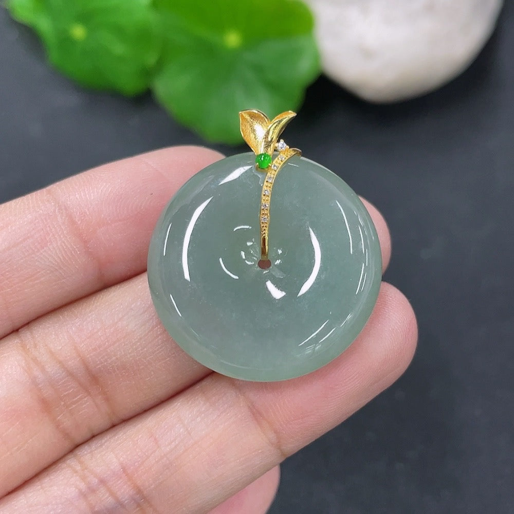 Jadeite Pendant Peace Knot with 18k Gold and Diamond Accents (Minimum Only)