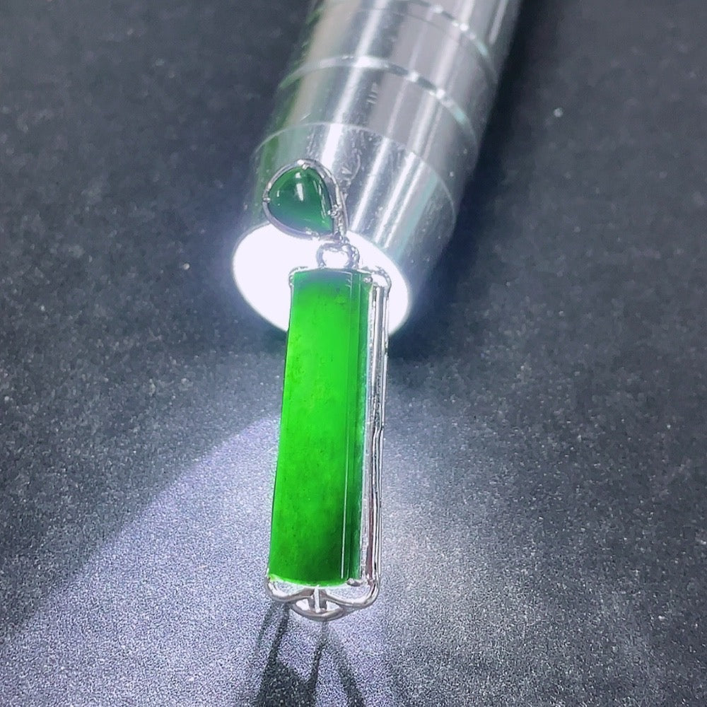 Jadeite plain pendant with 9k gold mounting, showcasing a smooth, polished jade piece weighing approximately 3.92g.