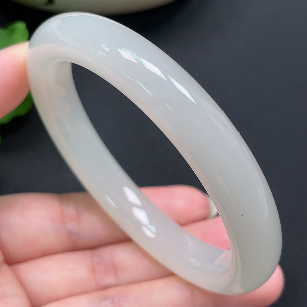 Hetian Jade round bracelet with 59.2mm diameter, weighing approximately 54g, crafted by HKHQ.
