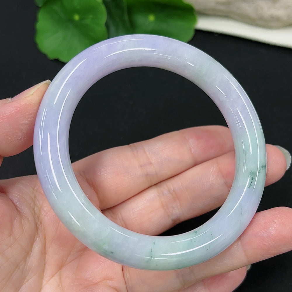 HKHQ jadeite round bangle with a 58.79g weight and size 56.4, showcasing smooth, polished jadeite craftsmanship.